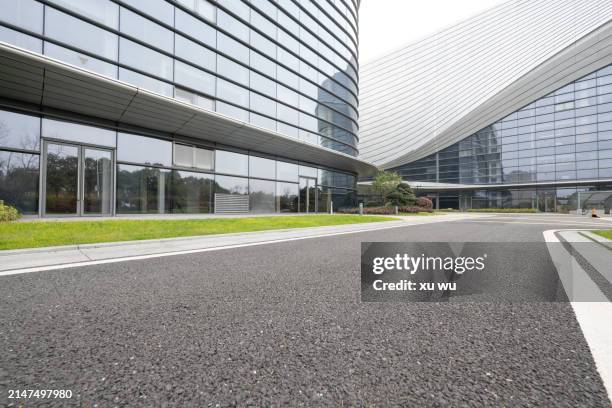 modern architecture empty asphalt road - 浙江省 stock pictures, royalty-free photos & images