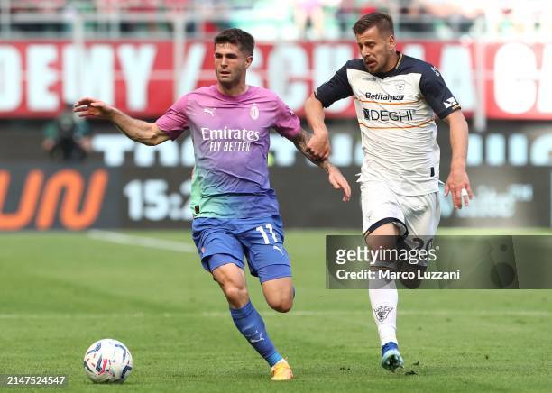 Christian Pulisic of AC Milan runs with the ball whilst under pressure from Ylber Ramadani of US Lecce during the Serie A TIM match between AC Milan...