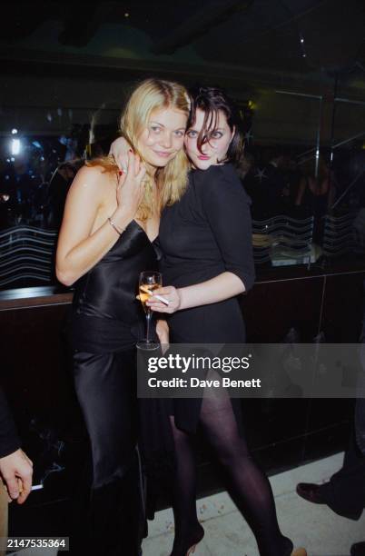 British fashion models Jemma Kidd and Sophie Dahl attend a Tatler party at the Titanic restaurant in London, December 1998.