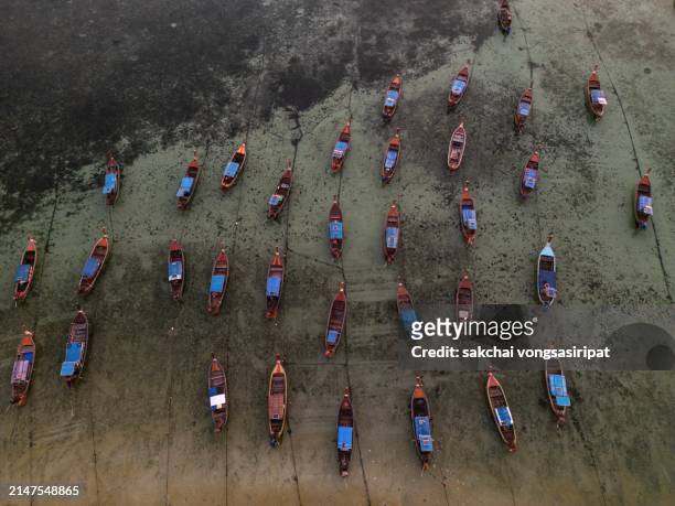 aerial view of longtail boats moored on the beach during sunrise in koh lipe in thailand - ko lipe stock pictures, royalty-free photos & images
