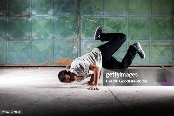 urban dance - hip hop imagens e fotografias de stock