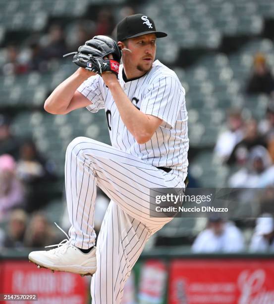 Erick Fedde of the Chicago White Sox throws a pitch during a game against the Detroit Tigers at Guaranteed Rate Field on March 31, 2024 in Chicago,...