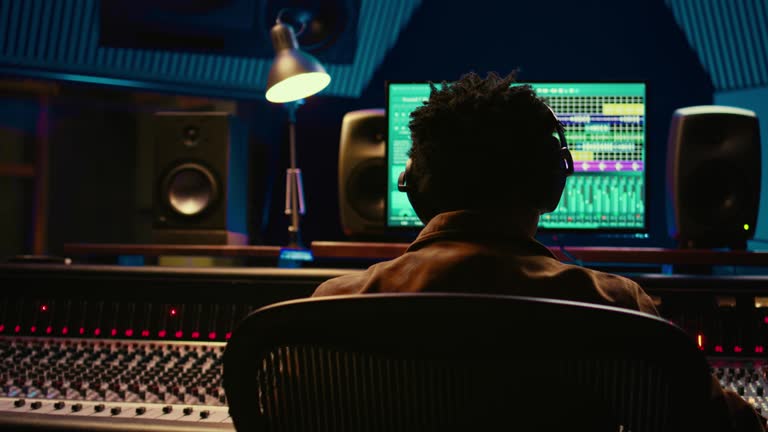 https://media.gettyimages.com/id/2147576727/video/african-american-sound-engineer-recording-and-editing-tracks-in-post-production.jpg?b=1&s=640x640&k=20&c=HnnuE2L3vzURClqidSDTuJTaoS7R7Xj473x43FrfNwA=