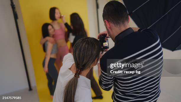 behind the scenes of photo shooting - behind the scenes stock pictures, royalty-free photos & images