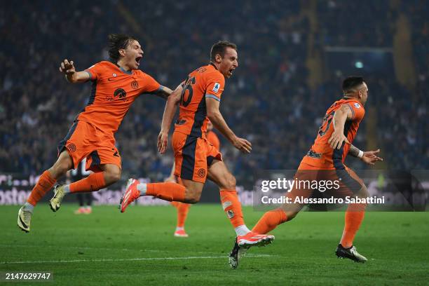 Davide Frattesi of FC Internazionale celebrates scoring his team's second goal with teammates during the Serie A TIM match between Udinese Calcio and...