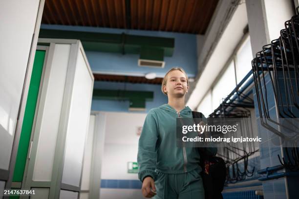 girl arriving on swimming practice - endast flickor bildbanksfoton och bilder