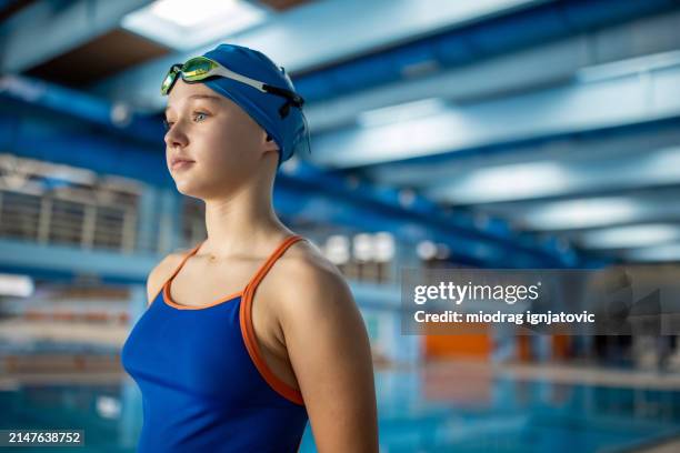 girl ready for swimming - swimming goggles stock pictures, royalty-free photos & images