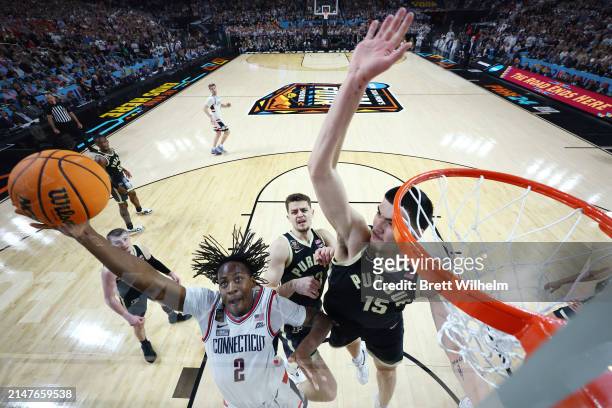 Tristen Newton of the Connecticut Huskies shoots with Zach Edey of the Purdue Boilermakers defending during the first half in the NCAA Men's...