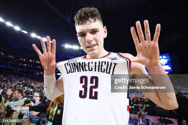 Donovan Clingan of the Connecticut Huskies celebrates after defeating the Purdue Boilermakers in the NCAA Men's Basketball Tournament National...