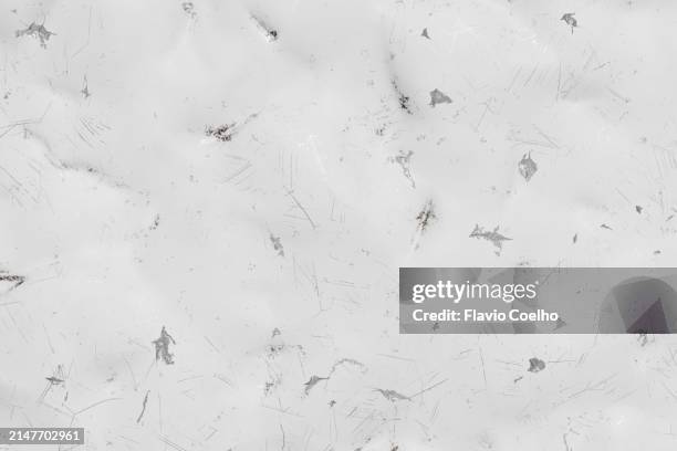 scratched and dented metal surface background - verbeult stock-fotos und bilder