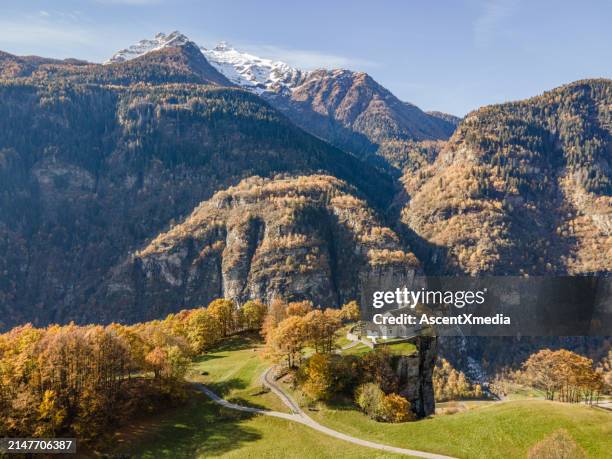 luftaufnahme der kirche auf einem hügel - kanton tessin stock-fotos und bilder