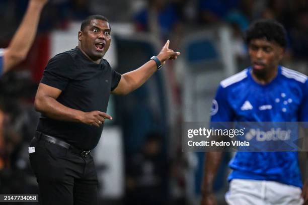 Head coach Hubert Bohert of Alianza Petrolera reacts during a match between Cruzeiro and Alianza Petrolera as part of the Copa CONMEBOL Sudamericana...