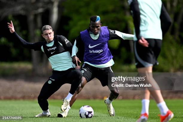 Conor Gallagher and Nicolas Jackson of Chelsea during a training session at Chelsea Training Ground on April 12, 2024 in Cobham, England.