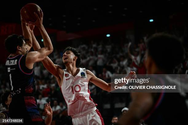 Paris' US forward Colin Malcolm fights for the ball with Bourg-en-Bresse's French forward Zaccharie Risacher during the Eurocup second leg basketball...