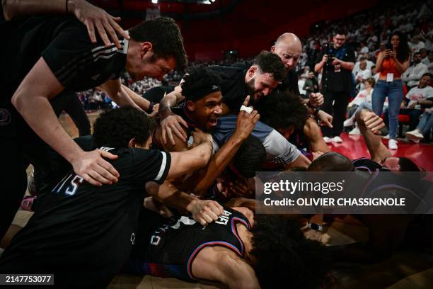 Paris' team celebrates after winning the Eurocup second leg basketball match between JL Bourg and Paris basketball at the Ekinox arena in...
