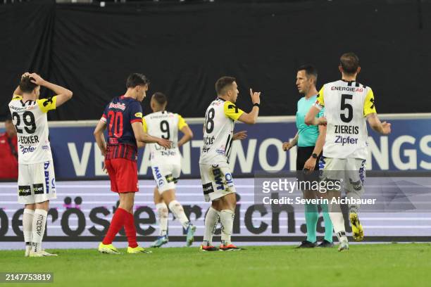 Referee Alexander Harkam during VAR decision before the 3:0 during the Admiral Bundesliga match between LASK and FC Red Bull Salzburg at Raiffeisen...