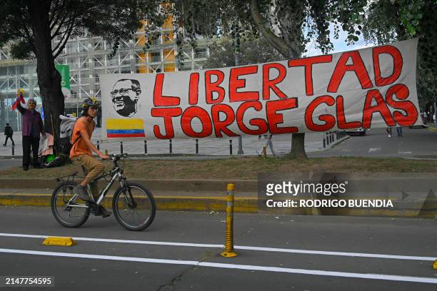 Supporter of former Ecuadorean vice president Jorge Glas demonstrates outside the National Court of Justice during the court hearing for his habeas...