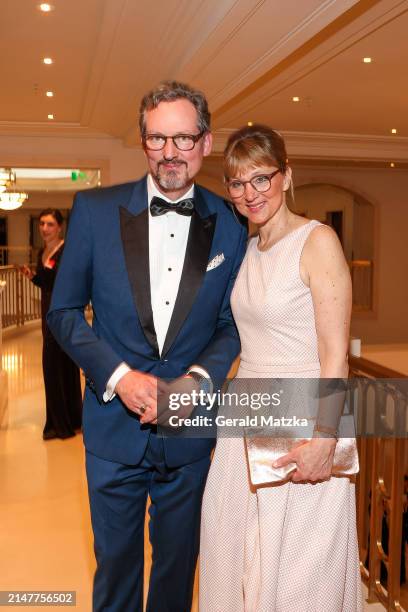 Eckart von Hirschhausen and Ursula von Hirschhausen attend the Bundespresseball on April 12, 2024 in Berlin, Germany.