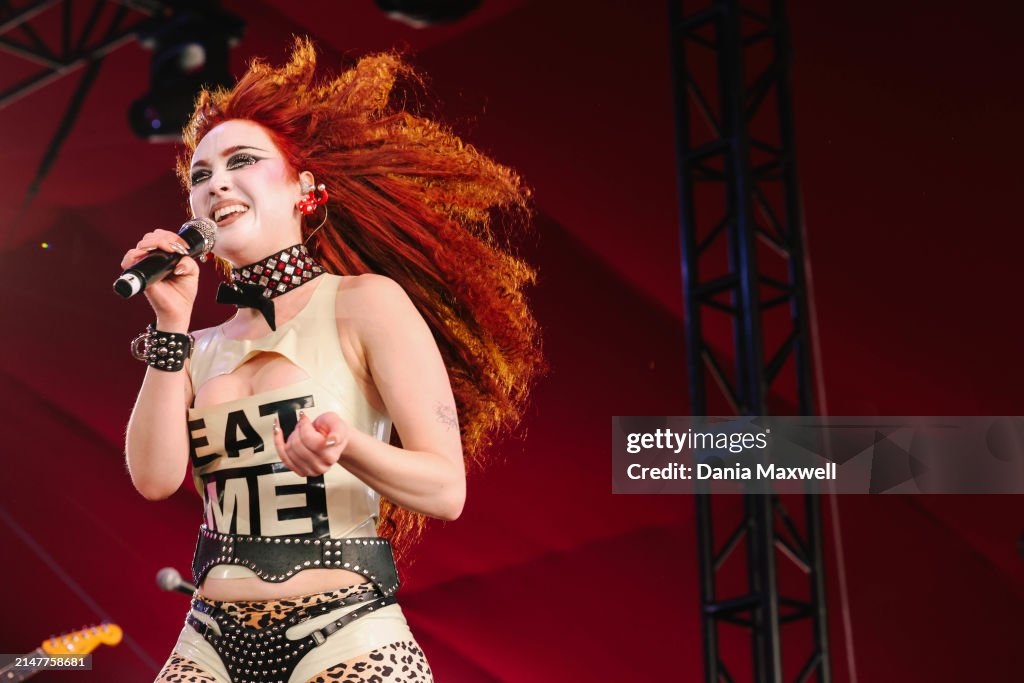 Features and musicians Coachella day 1