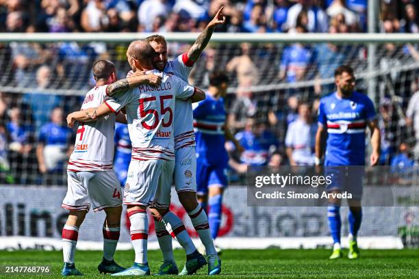 Fabian Tait of Sudtirol celebrates with his team-mates after scoring a goal during the Serie B match between UC Sampdoria and Sudtirol at Stadio...