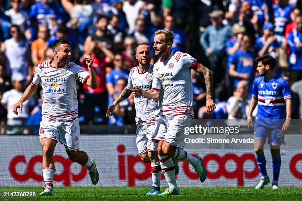 Fabian Tait of Sudtirol celebrates with his team-mates after scoring a goal during the Serie B match between UC Sampdoria and Sudtirol at Stadio...