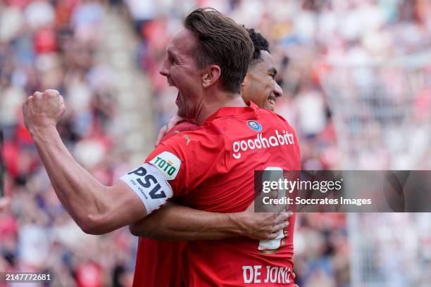 Malik Tillman of PSV celebrates 2-0 with Luuk de Jong of PSV during the Dutch Eredivisie match between PSV v Vitesse at the Philips Stadium on April...