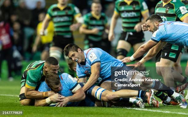 Cameron Hanekom of Vodacom Bulls scoring his side's first try during the Investec Champions Cup Quarter Final match between Northampton Saints and...