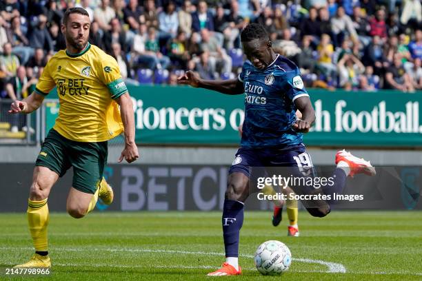 Ivo Pinto of Fortuna Sittard, Yankuba Minteh of Feyenoord during the Dutch Eredivisie match between Fortuna Sittard v Feyenoord at the Fortuna...