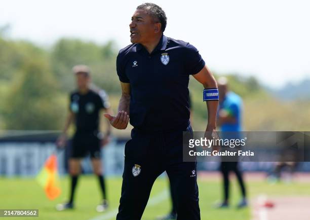 Head Coach Lito Vidigal of CD Feirense in action during the Liga Portugal 2 match between CD Mafra and CD Feirense at Estadio do Parque Desportivo...