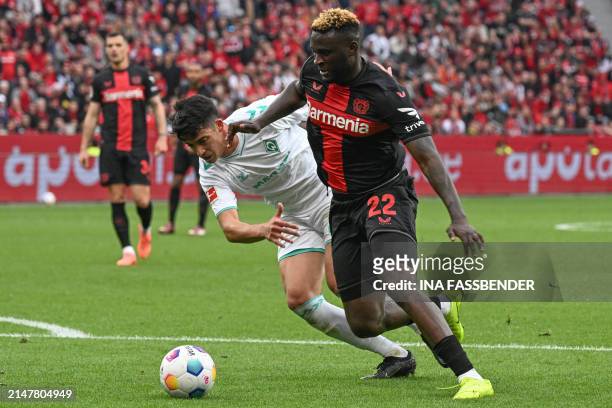 Bayer Leverkusen's Nigerian forward Victor Boniface and Bremen's Argentinia defender Julian Malatini vie for the ball during the German first...