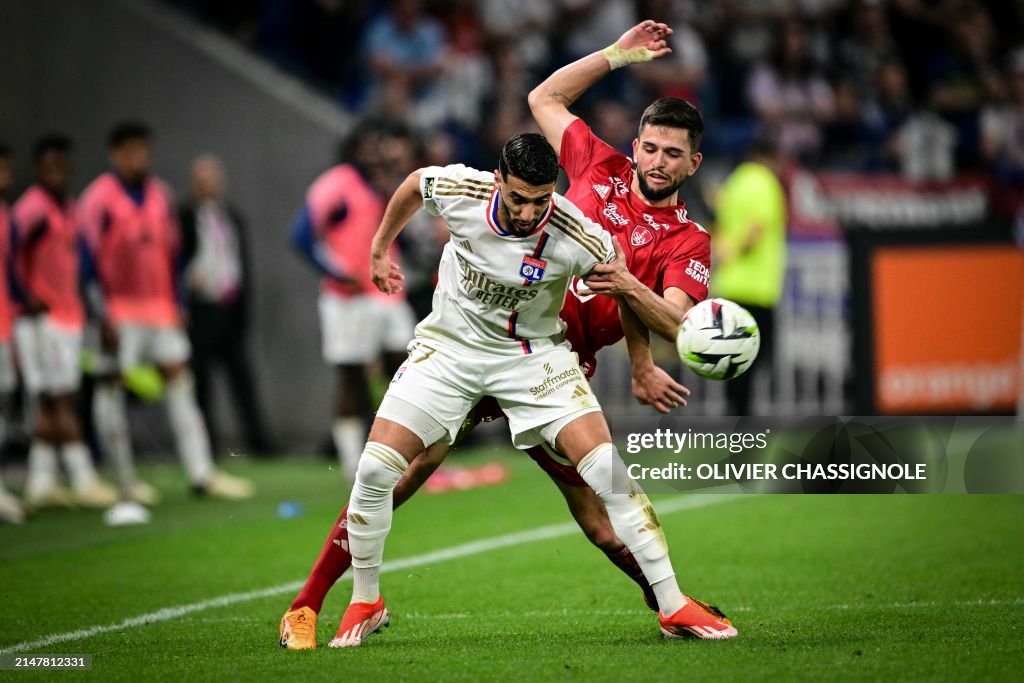 TOPSHOT-FBL-FRA-LIGUE1-LYON-BREST
