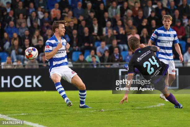 Alex Plat of Telstar is scoring his teams first goal, the 0-1 during the Dutch Keukenkampioendivisie match between De Graafschap and Telstar at...