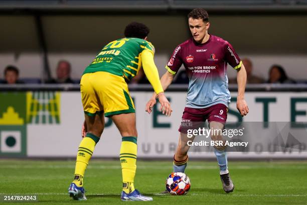 Martijn Kaars of Helmond Sport is challenged by Gylermo Siereveld of ADO Den Haag during the Dutch Keuken Kampioen Divisie match between ADO Den Haag...