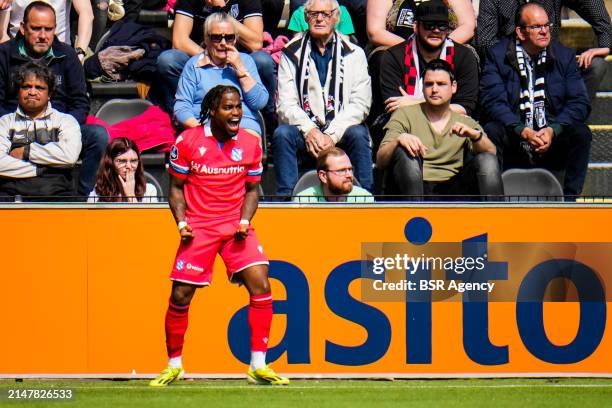 Che Nunnely of sc Heerenveen celebrates after scoring his team's first goal during the Dutch Eredivisie match between Heracles Almelo and sc...