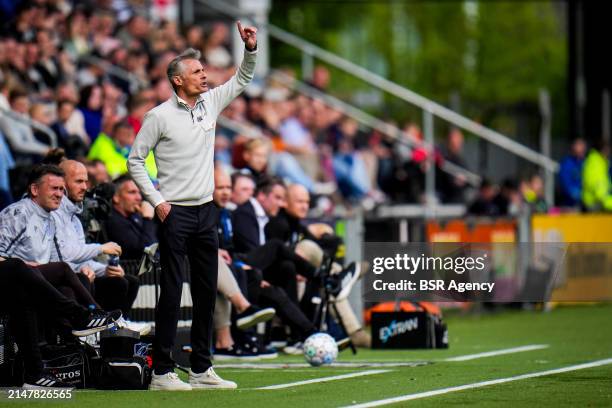 Sc Heerenveen head coach Kees van Wonderen gestures during the Dutch Eredivisie match between Heracles Almelo and sc Heerenveen at the Erve Asito on...