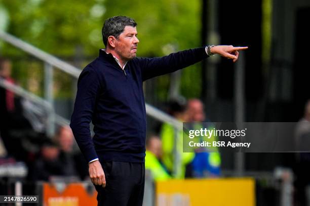 Heracles Almelo head coach Erwin van de Looi gestures during the Dutch Eredivisie match between Heracles Almelo and sc Heerenveen at the Erve Asito...