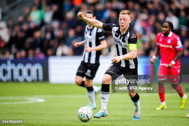 Brian De Keersmaecker of Heracles Almelo dribbles with the ball during the Dutch Eredivisie match between Heracles Almelo and sc Heerenveen at the...