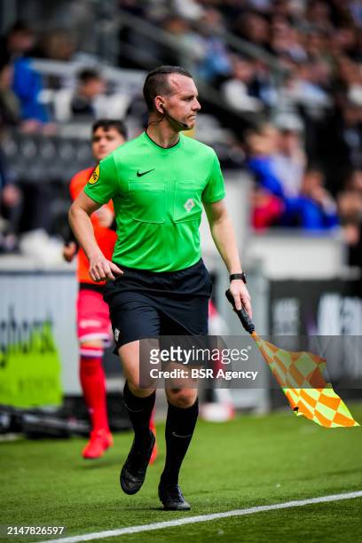 Assistant Referee Yorick Weterings during the Dutch Eredivisie match between Heracles Almelo and sc Heerenveen at the Erve Asito on April 14, 2024 in...