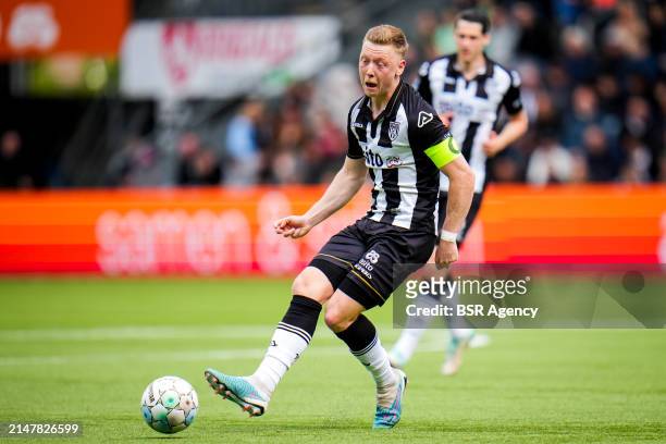 Brian De Keersmaecker of Heracles Almelo passes the ball during the Dutch Eredivisie match between Heracles Almelo and sc Heerenveen at the Erve...