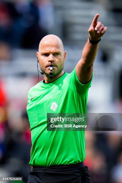 Referee Rob Dieperink gestures during the Dutch Eredivisie match between Heracles Almelo and sc Heerenveen at the Erve Asito on April 14, 2024 in...