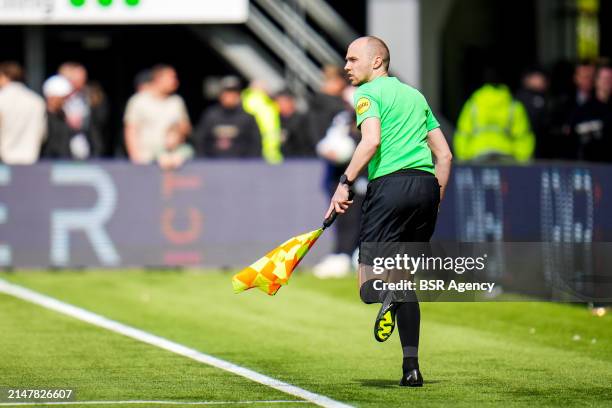 Assistant Referee Nils van Kampen during the Dutch Eredivisie match between Heracles Almelo and sc Heerenveen at the Erve Asito on April 14, 2024 in...