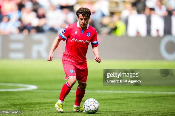 Mats Kohlert of sc Heerenveen dribbles with the ball during the Dutch Eredivisie match between Heracles Almelo and sc Heerenveen at the Erve Asito on...