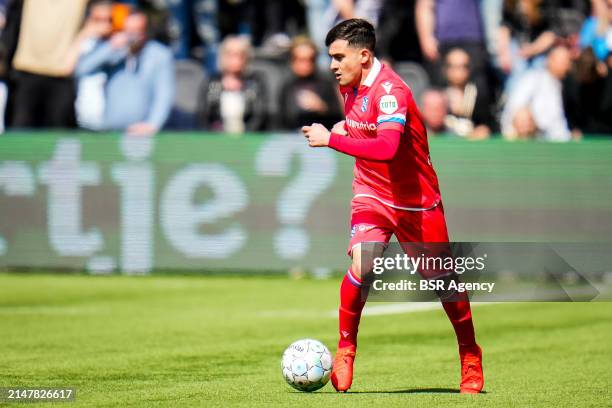 Loizos Loizou of sc Heerenveen dribbles with the ball during the Dutch Eredivisie match between Heracles Almelo and sc Heerenveen at the Erve Asito...