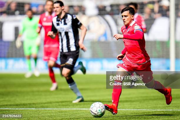 Loizos Loizou of sc Heerenveen dribbles with the ball during the Dutch Eredivisie match between Heracles Almelo and sc Heerenveen at the Erve Asito...