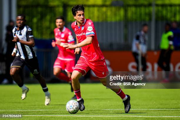 Thom Haye of sc Heerenveen dribbles with the ball during the Dutch Eredivisie match between Heracles Almelo and sc Heerenveen at the Erve Asito on...