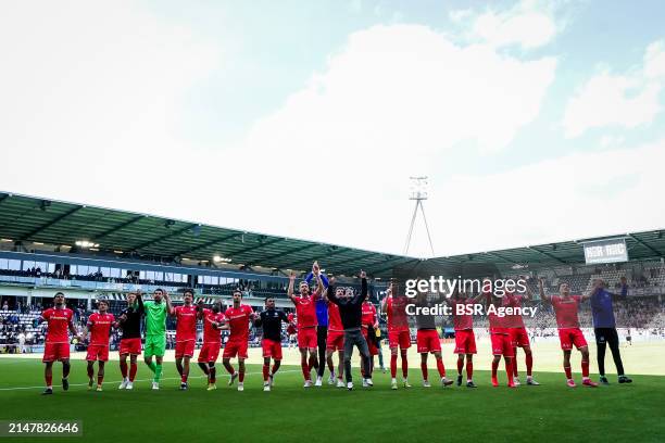 The players of sc Heerenveen celebrate their team's win during the Dutch Eredivisie match between Heracles Almelo and sc Heerenveen at the Erve Asito...