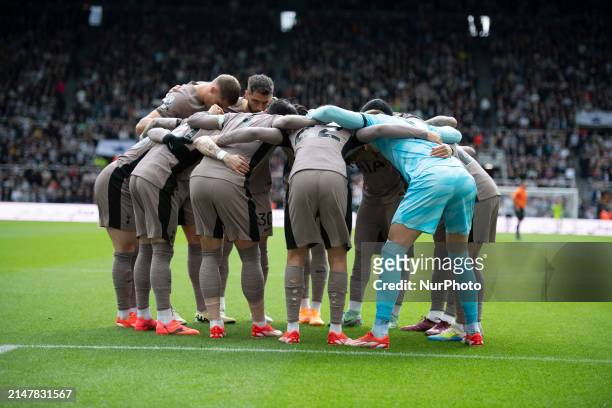 Tottenham Hotspur's players are huddling prior to the Premier League match between Newcastle United and Tottenham Hotspur at St. James's Park in...
