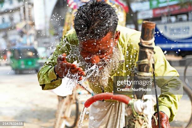 Auto Rickshaw Washing Pictures and Photos - Getty Images