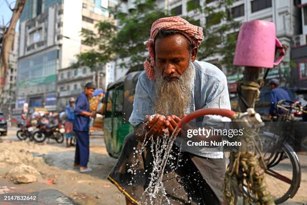 Auto Rickshaw Washing Pictures and Photos - Getty Images