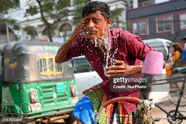 Auto Rickshaw Washing Pictures and Photos - Getty Images